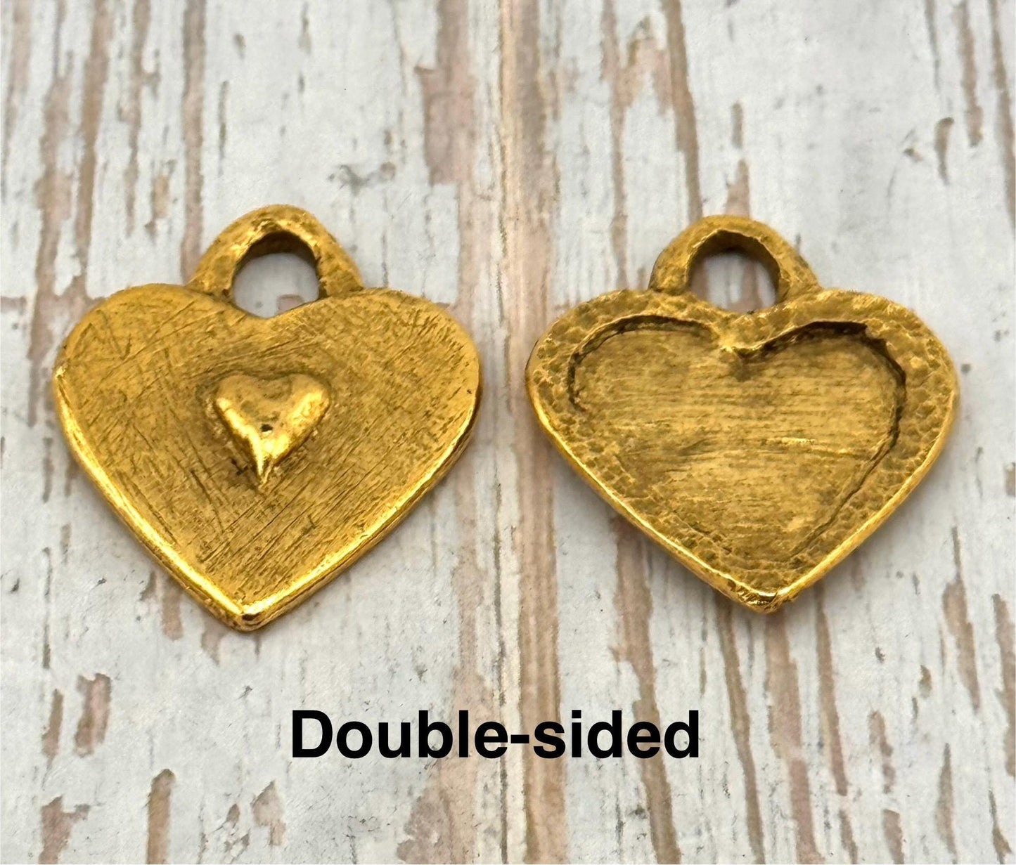 Colgante Corazón de Doble Cara, Chapado en Oro de 18k Envejecido - AG088
