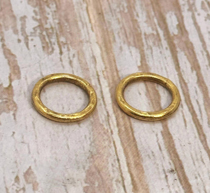 Anneaux de jonction martelés de 12 mm, soudés (lot de 2), plaqué or 18 carats vieilli - AG020