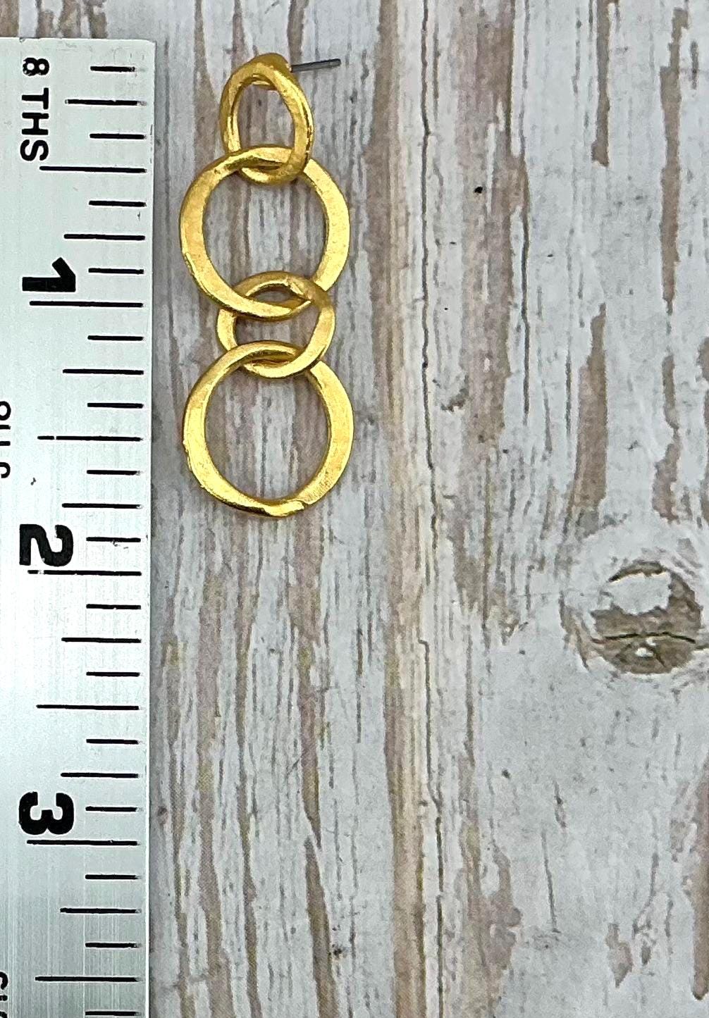 Boucles d'oreilles pendantes à anneaux entrelacés, plaqué or 18 carats satiné - ST690