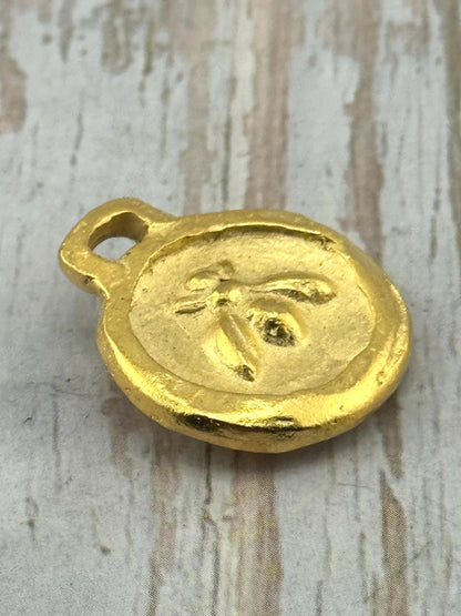 Double-sided Queen Bee Pendant, Satin 18k Gold Plated - ST298