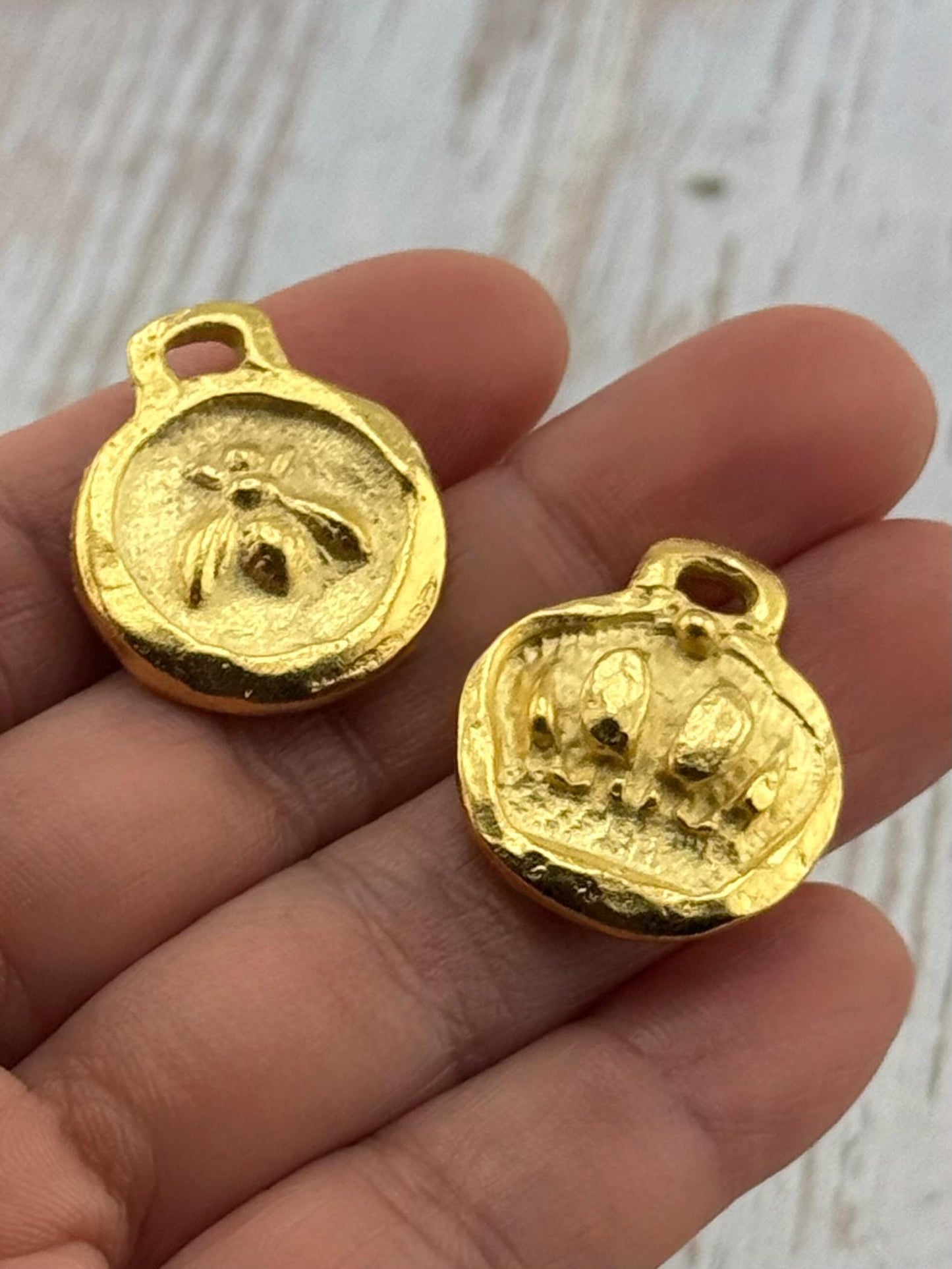 Double-sided Queen Bee Pendant, Satin 18k Gold Plated - ST298