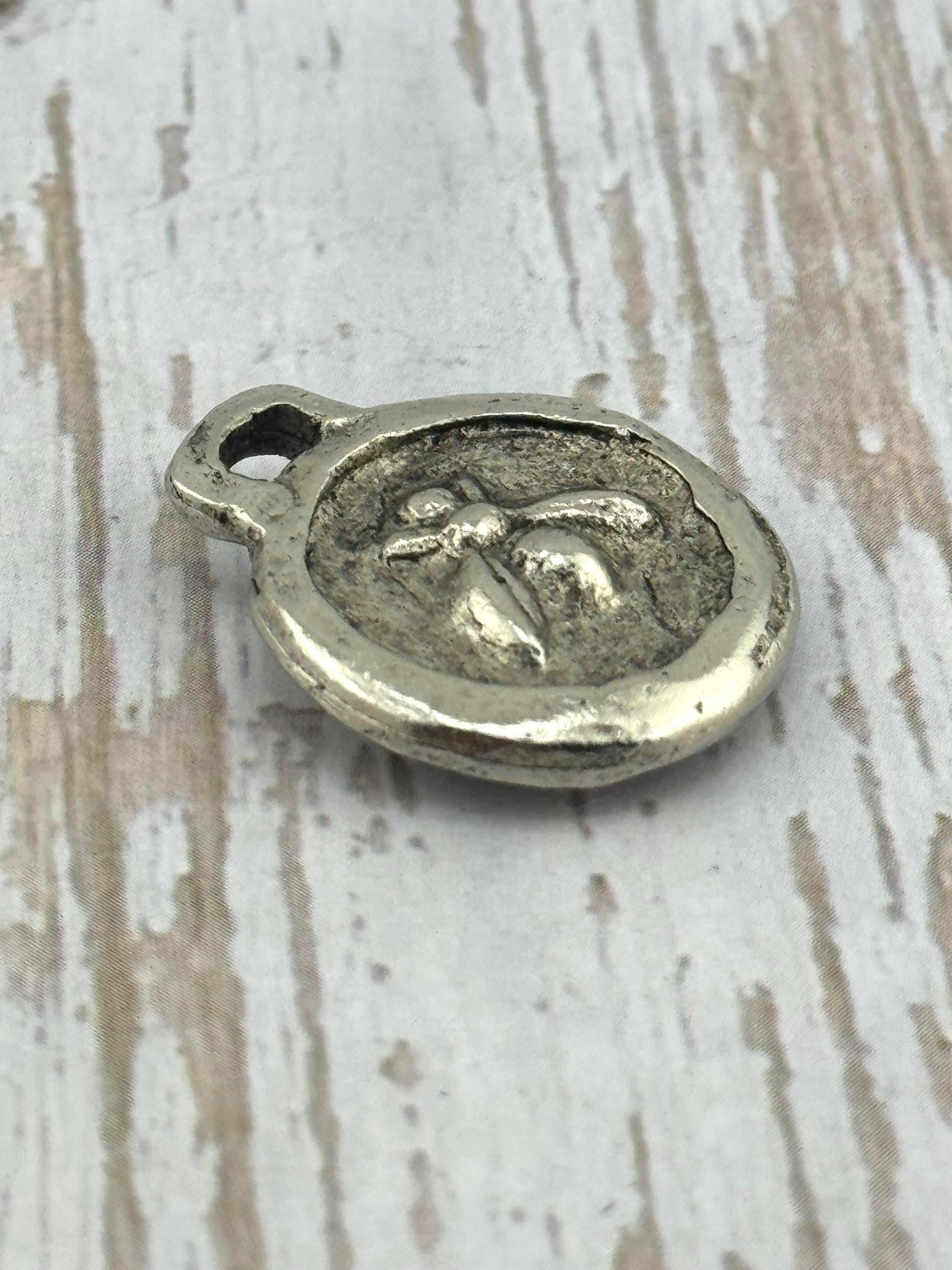 Pendentif Reine des Abeilles double face, étain vieilli - PT478