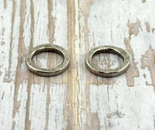 Anillos de salto martillados de 15 mm, soldados (juego de 2), peltre envejecido - PT379