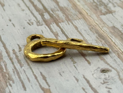 Hammered Round Toggle Clasp, Antiqued 18k Gold Plated - AG136