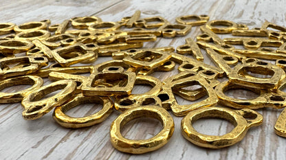Hammered Round Toggle Clasp, Antiqued 18k Gold Plated - AG136