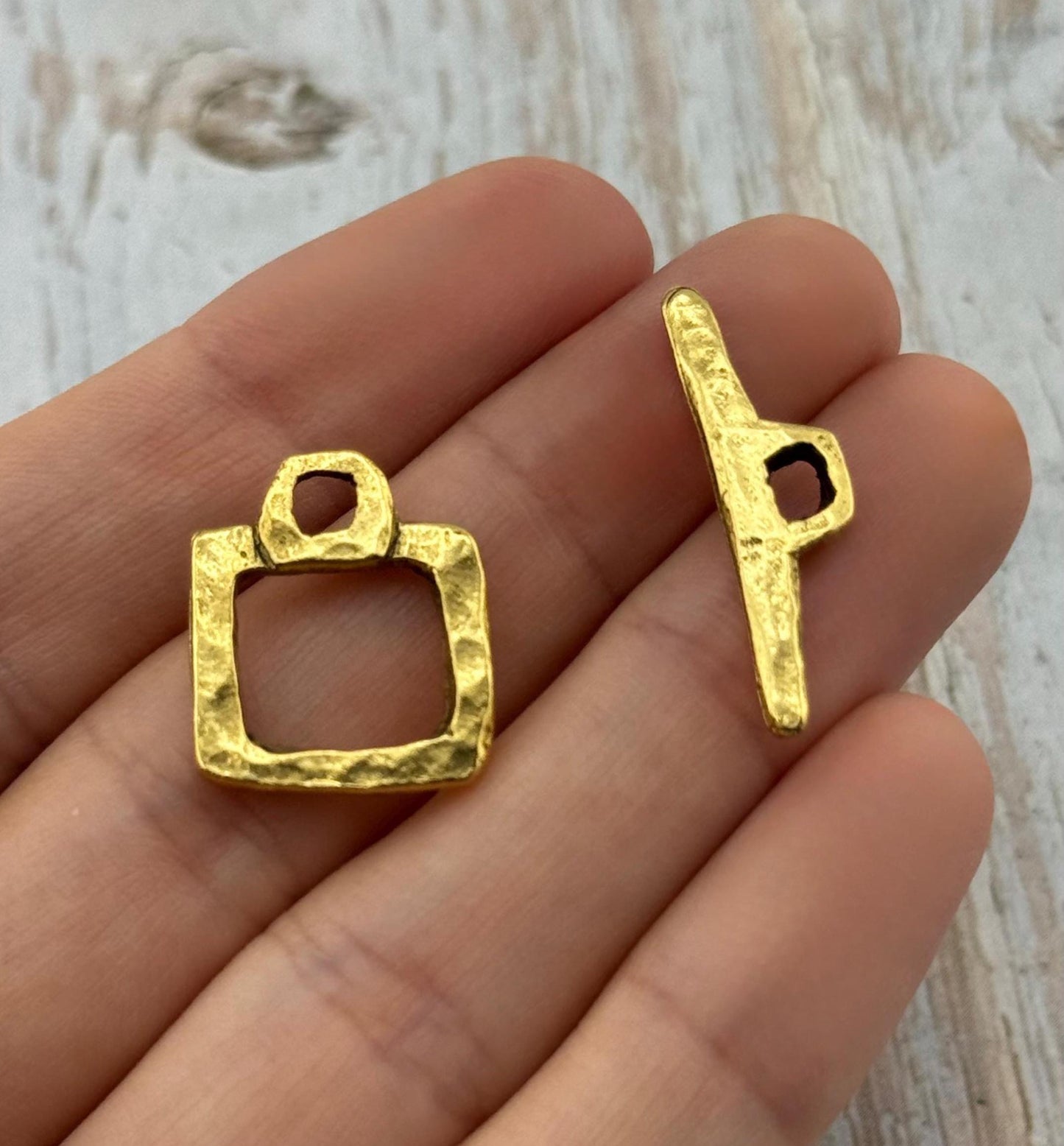 Petit fermoir à bascule carré, plaqué or 18 carats vieilli - AG134