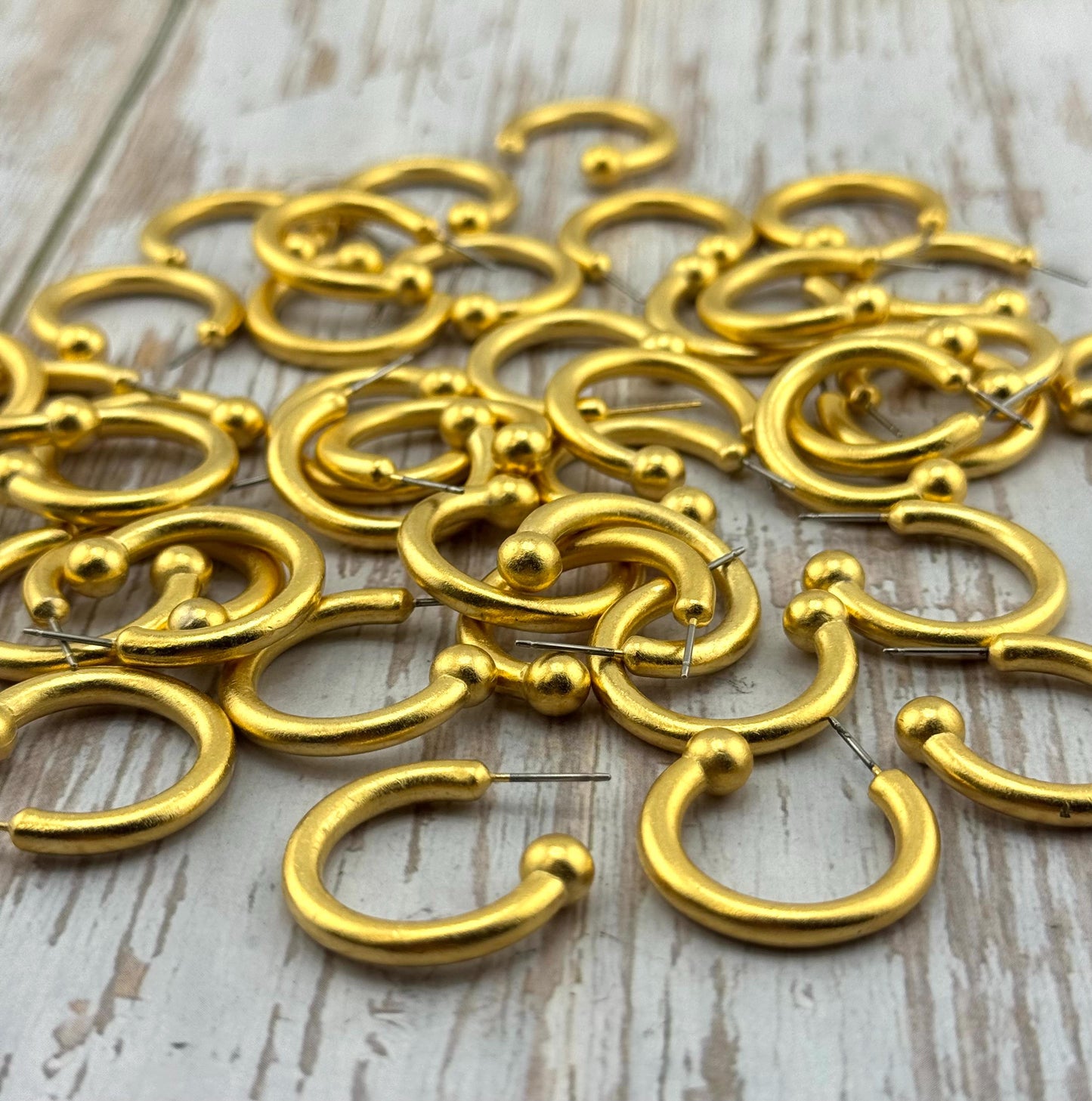 Pendientes de media luna, chapados en oro de 18k satinado - ST560