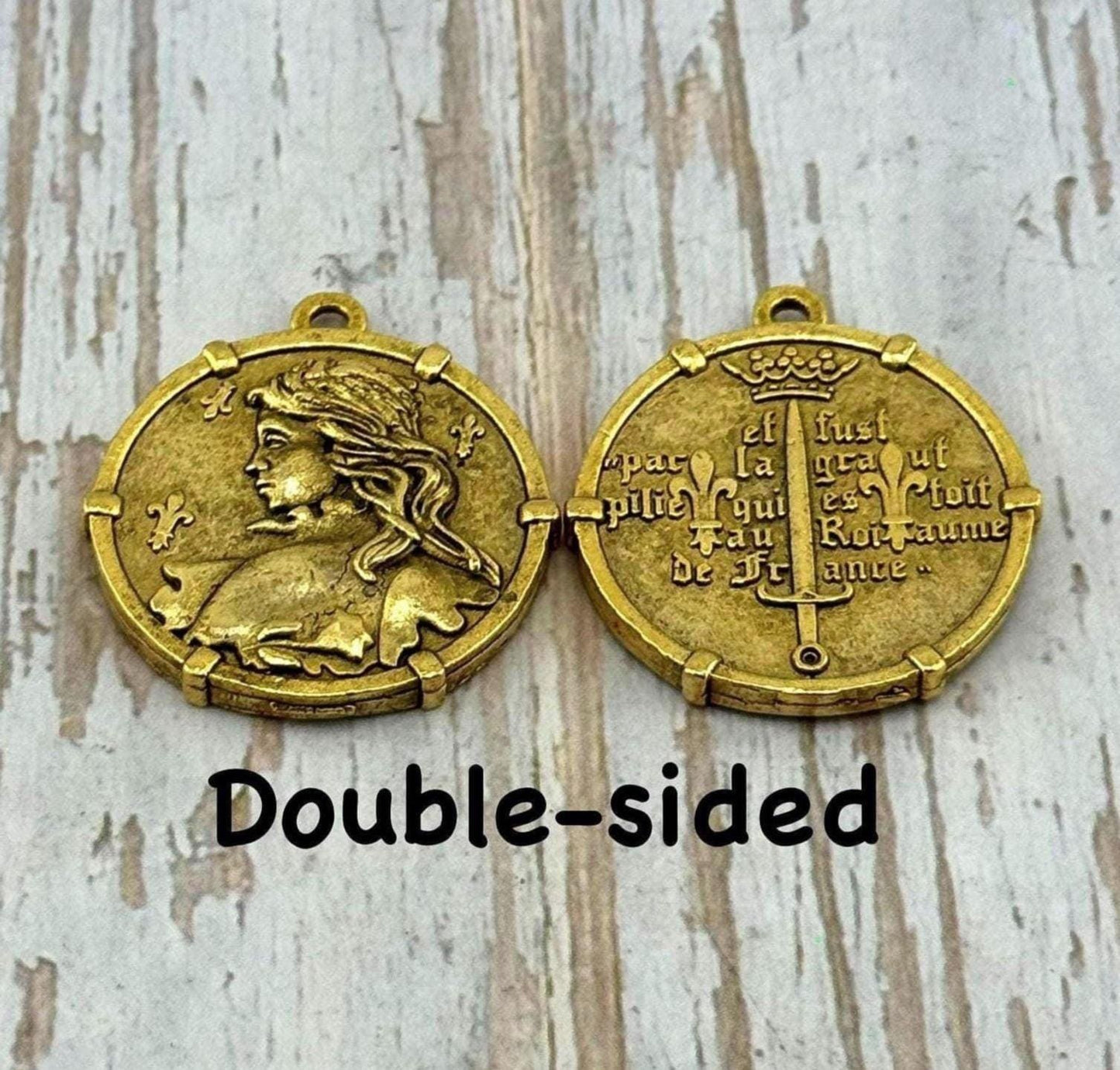 Medalla grande de Juana de Arco con marco, chapada en oro de 18k envejecido - AG152