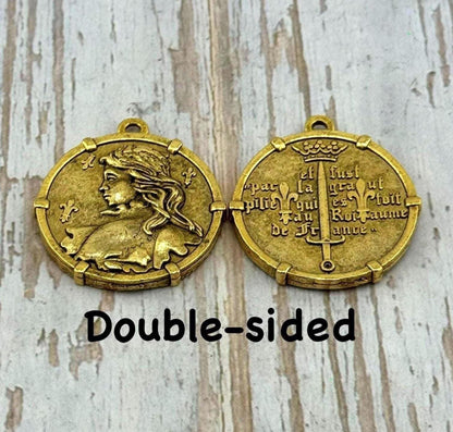 Medalla grande de Juana de Arco con marco, chapada en oro de 18k envejecido - AG152
