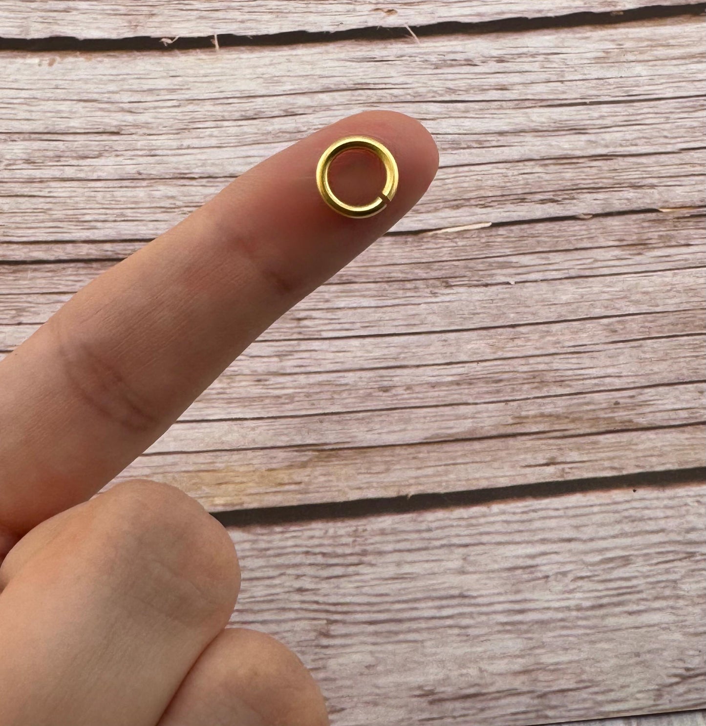 Anneaux de jonction en vrac 9 mm, calibre 15, plaqué or 18 carats satiné - T046-JR
