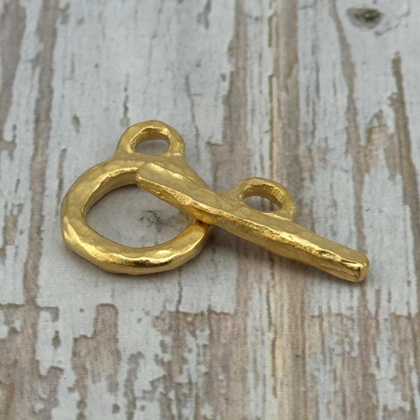 Medium Round Toggle Clasp, Satin 18k Gold Plated - ST316