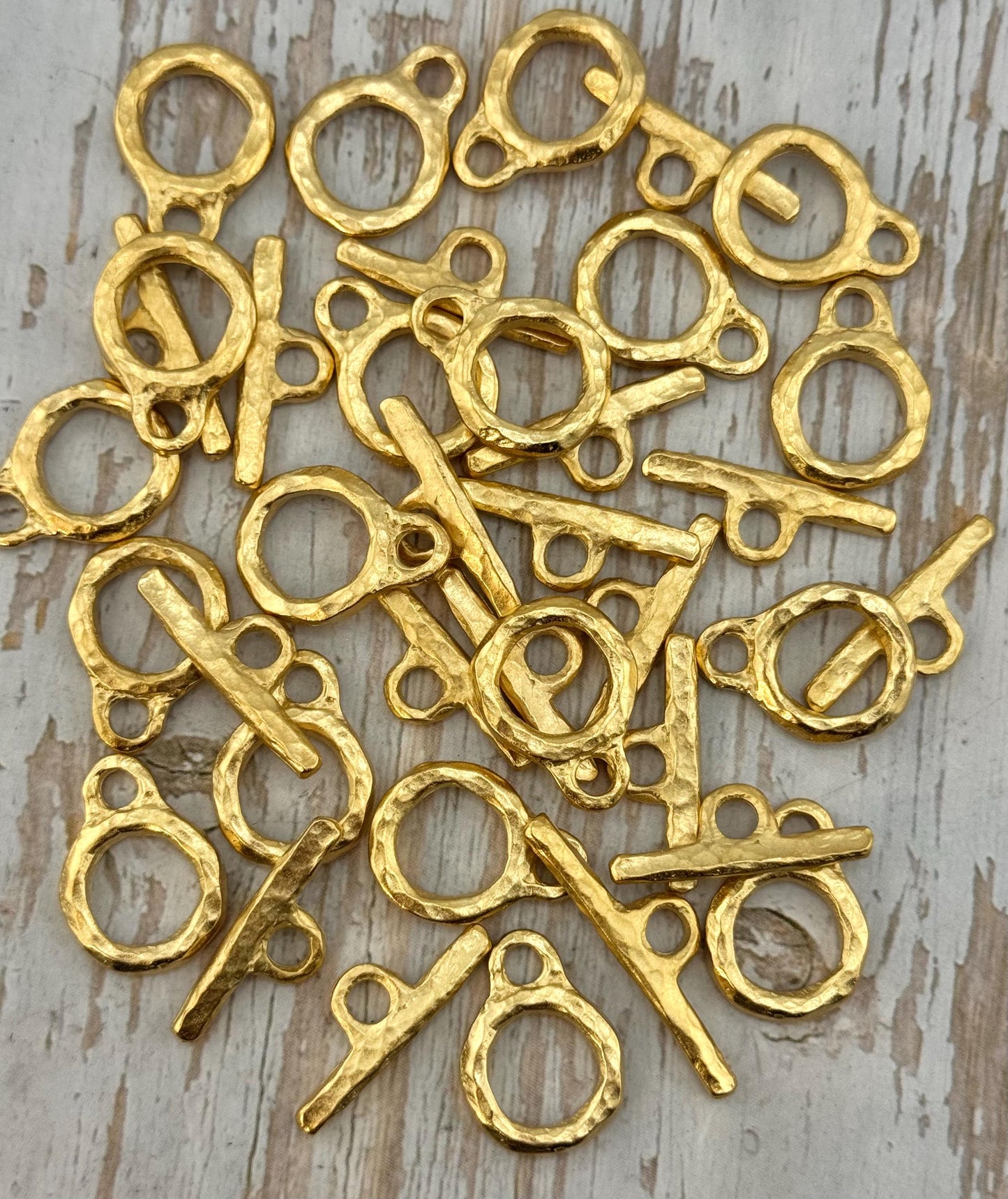 Medium Round Toggle Clasp, Satin 18k Gold Plated - ST316