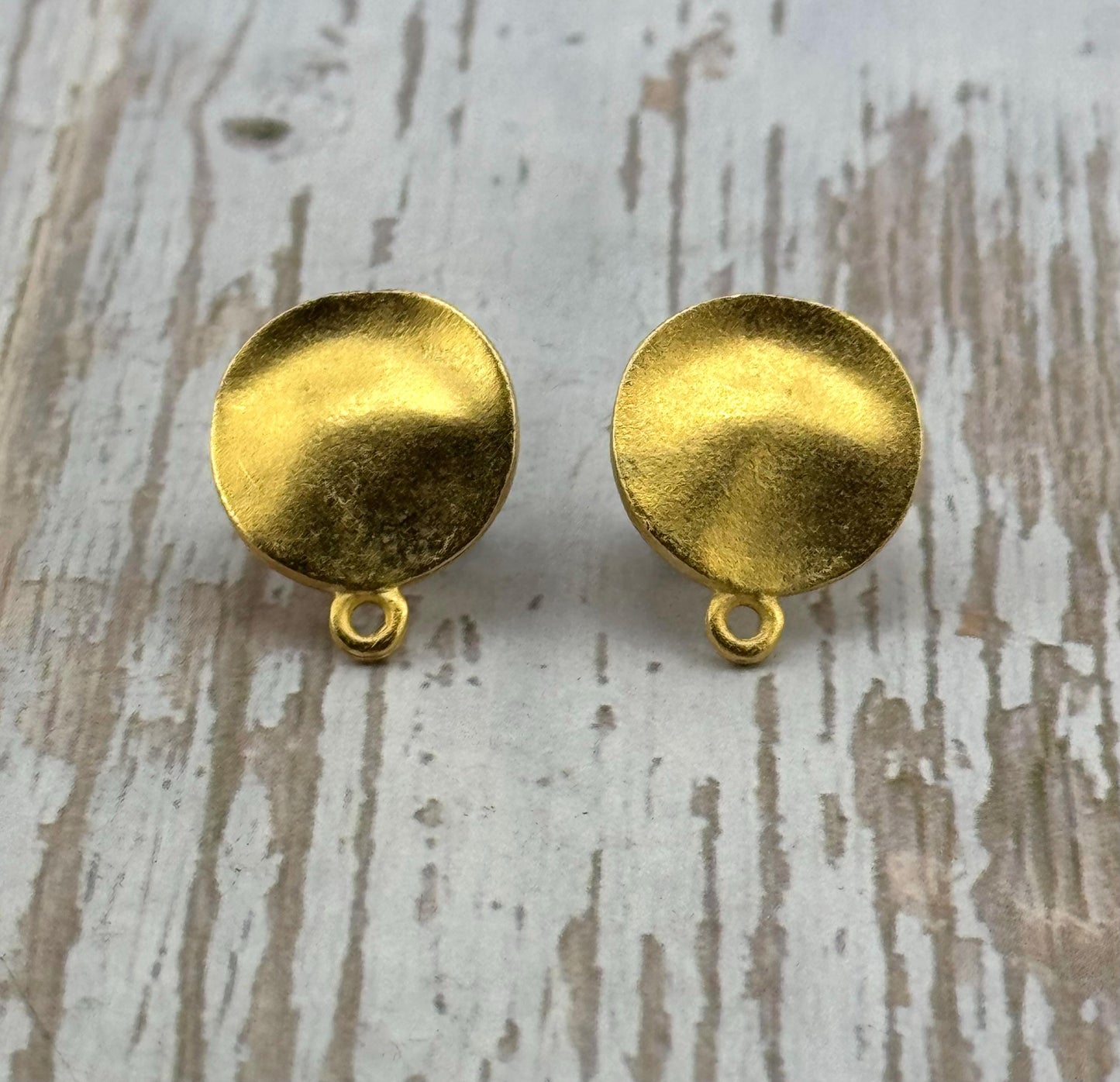 Boucles d'oreilles médaillon rond ondulé (Lot de 2), Plaqué or 18 carats finition satinée - ST348