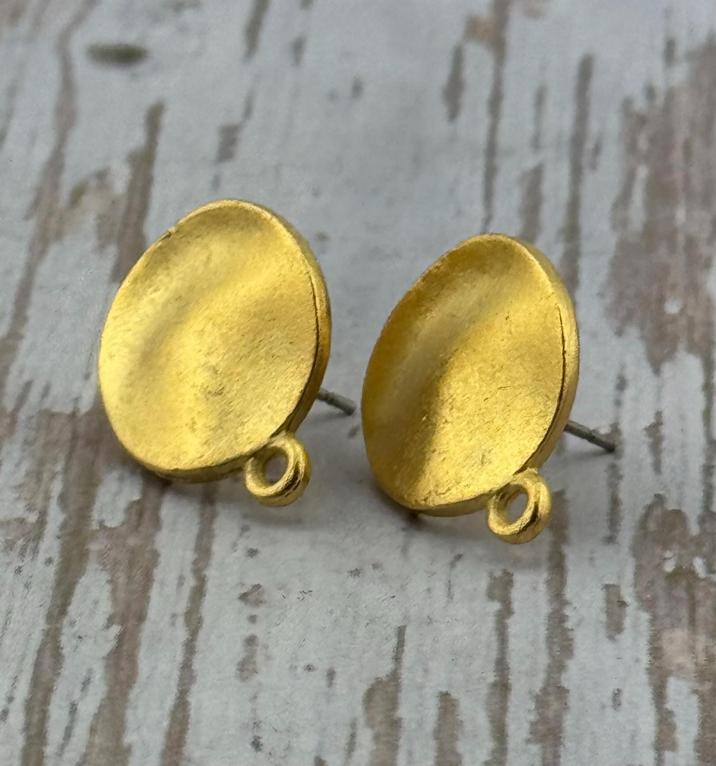 Boucles d'oreilles médaillon rond ondulé (Lot de 2), Plaqué or 18 carats finition satinée - ST348