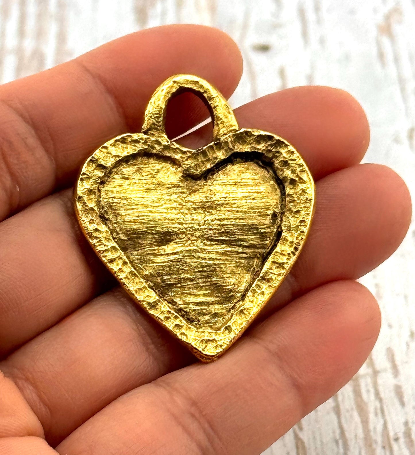 Colgante Corazón de Doble Cara, Chapado en Oro de 18k Envejecido - AG088