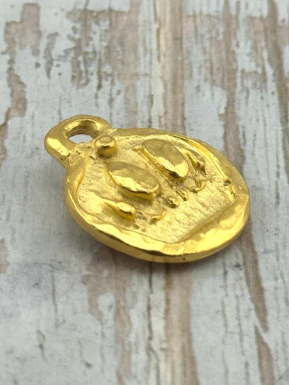 Double-sided Queen Bee Pendant, Satin 18k Gold Plated - ST298