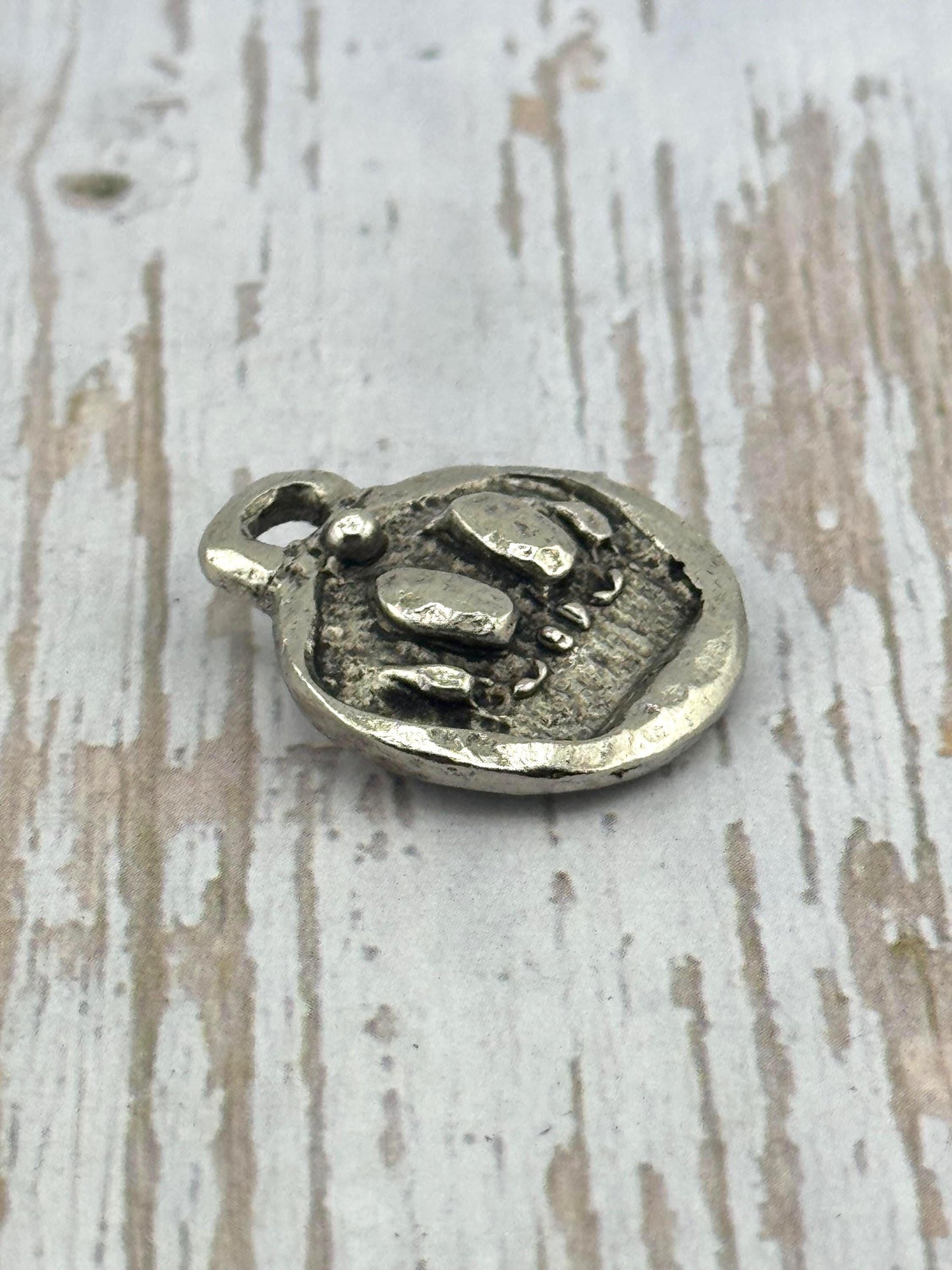 Pendentif Reine des Abeilles double face, étain vieilli - PT478