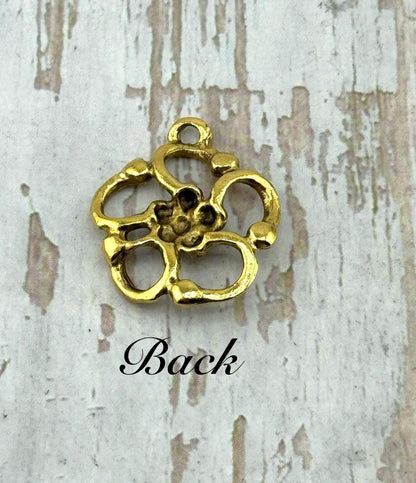 Colgante floral ligero, chapado en oro de 18 quilates envejecido - AG038