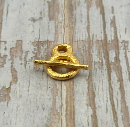 Small Round Toggle Clasp, Satin 18k Gold Plated - ST351