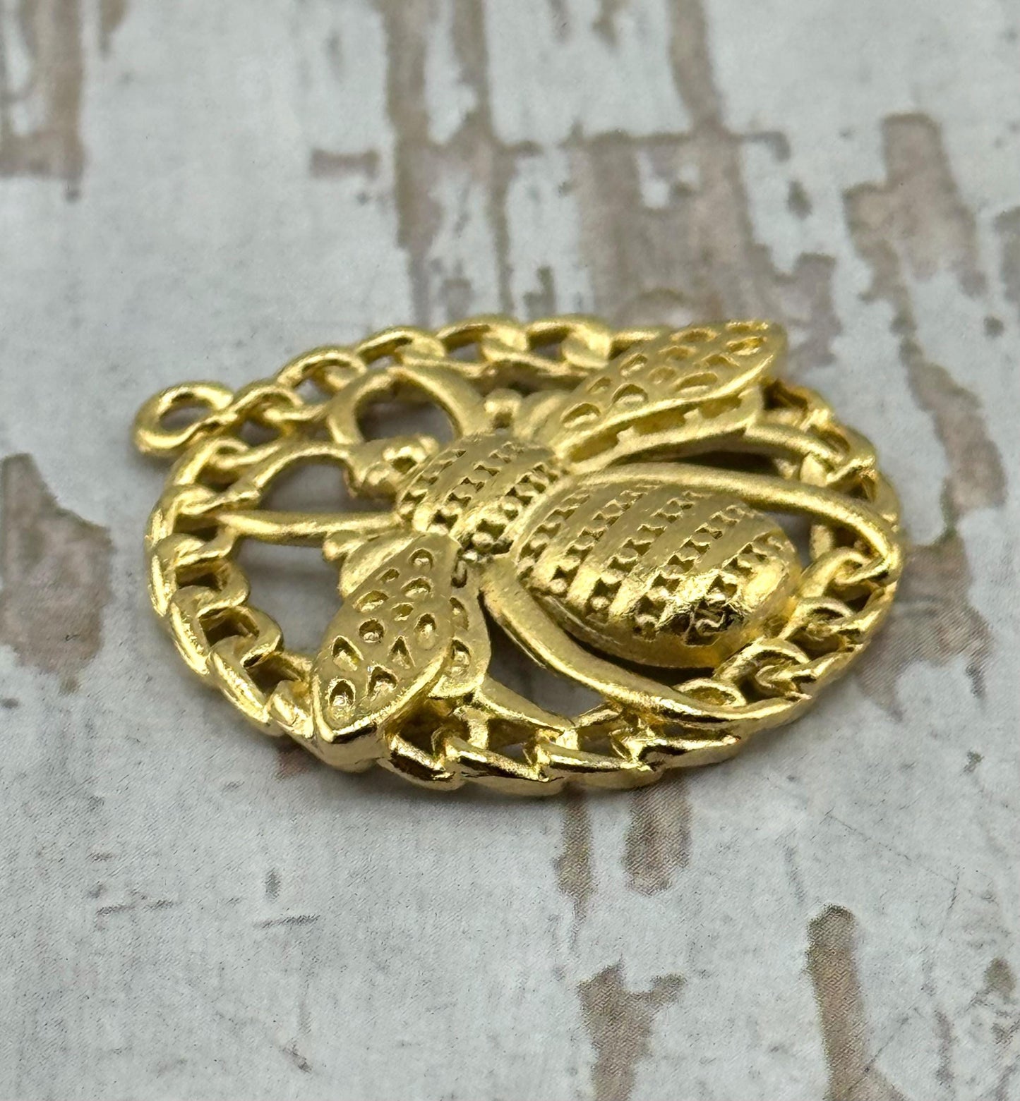 Round Bee Pendant, Satin 18k Gold Plated - ST342