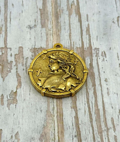 Medalla grande de Juana de Arco con marco, chapada en oro de 18k envejecido - AG152