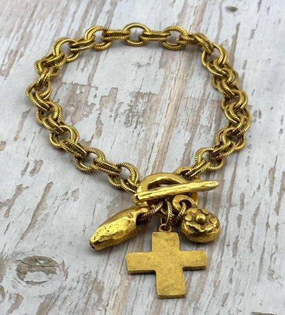 Breloque croix vieillie, Plaqué or 18 carats satiné - ST326