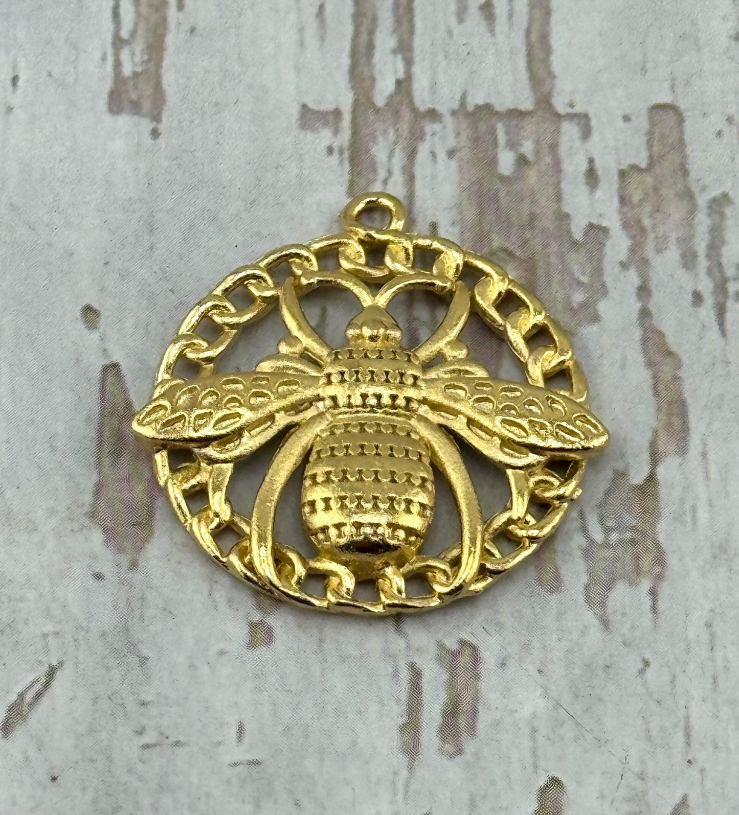 Round Bee Pendant, Satin 18k Gold Plated - ST342