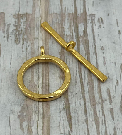 Large Hammered Round Toggle Clasp, Satin 18k Gold Plated - ST202