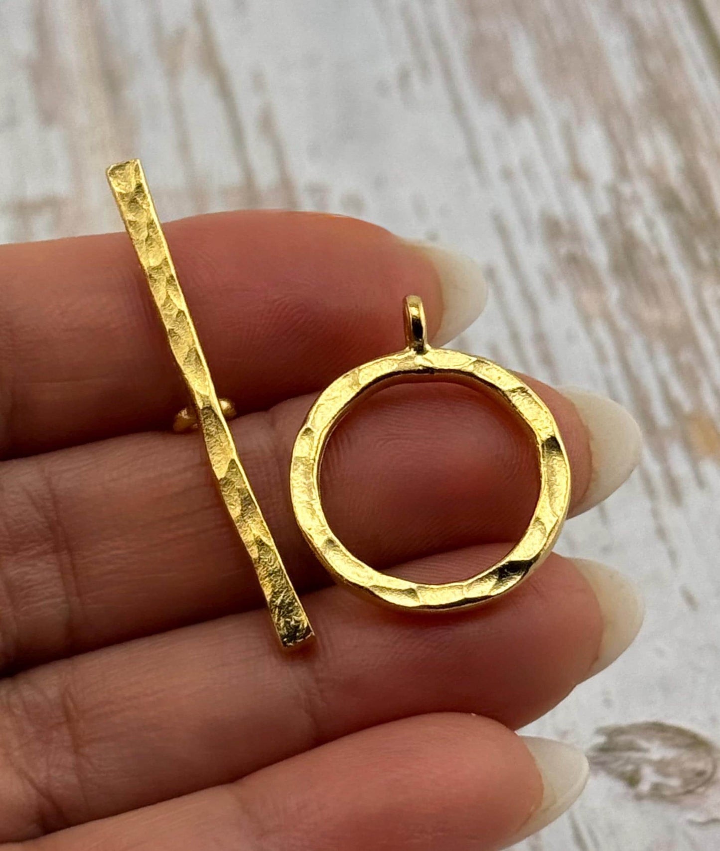 Large Hammered Round Toggle Clasp, Satin 18k Gold Plated - ST202