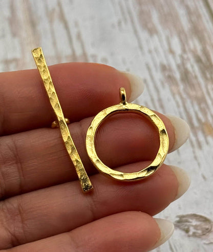 Large Hammered Round Toggle Clasp, Satin 18k Gold Plated - ST202