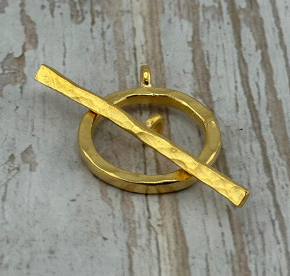 Large Hammered Round Toggle Clasp, Satin 18k Gold Plated - ST202