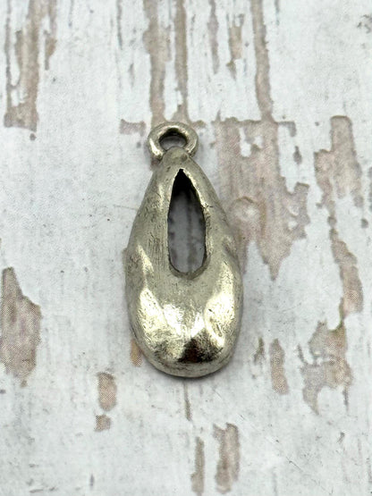 Pendentif goutte martelé, étain vieilli - PT685