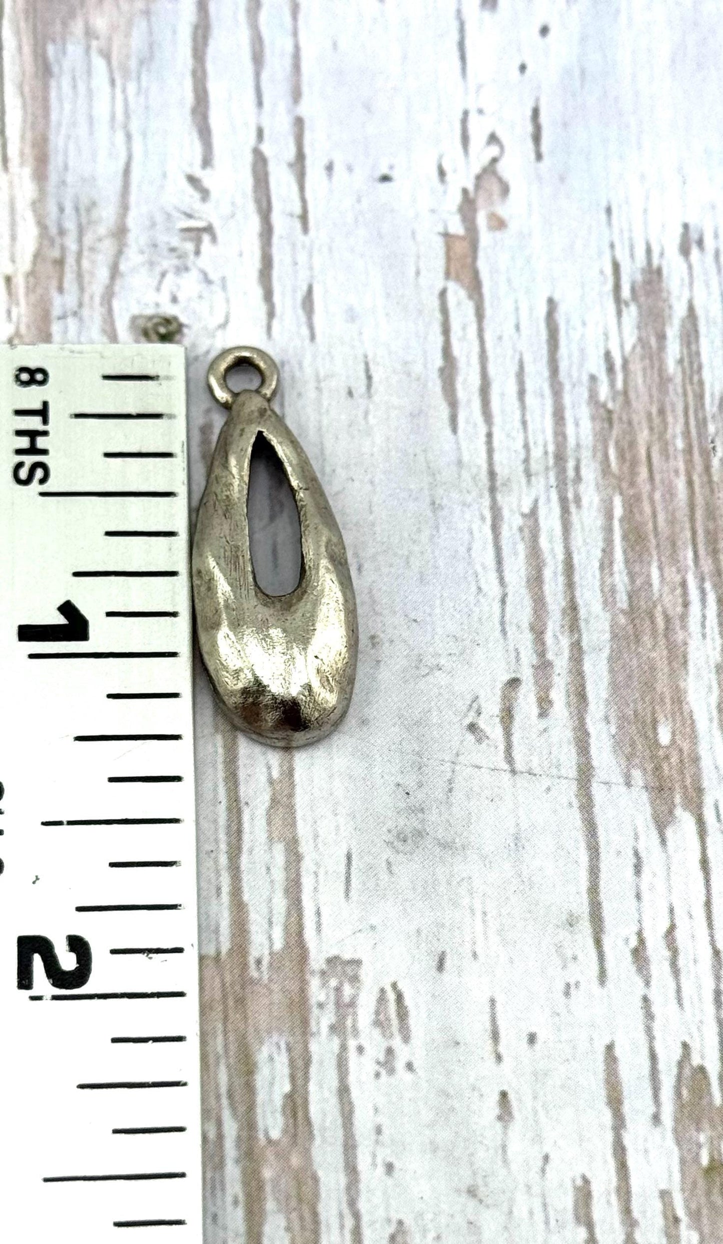 Pendentif goutte martelé, étain vieilli - PT685