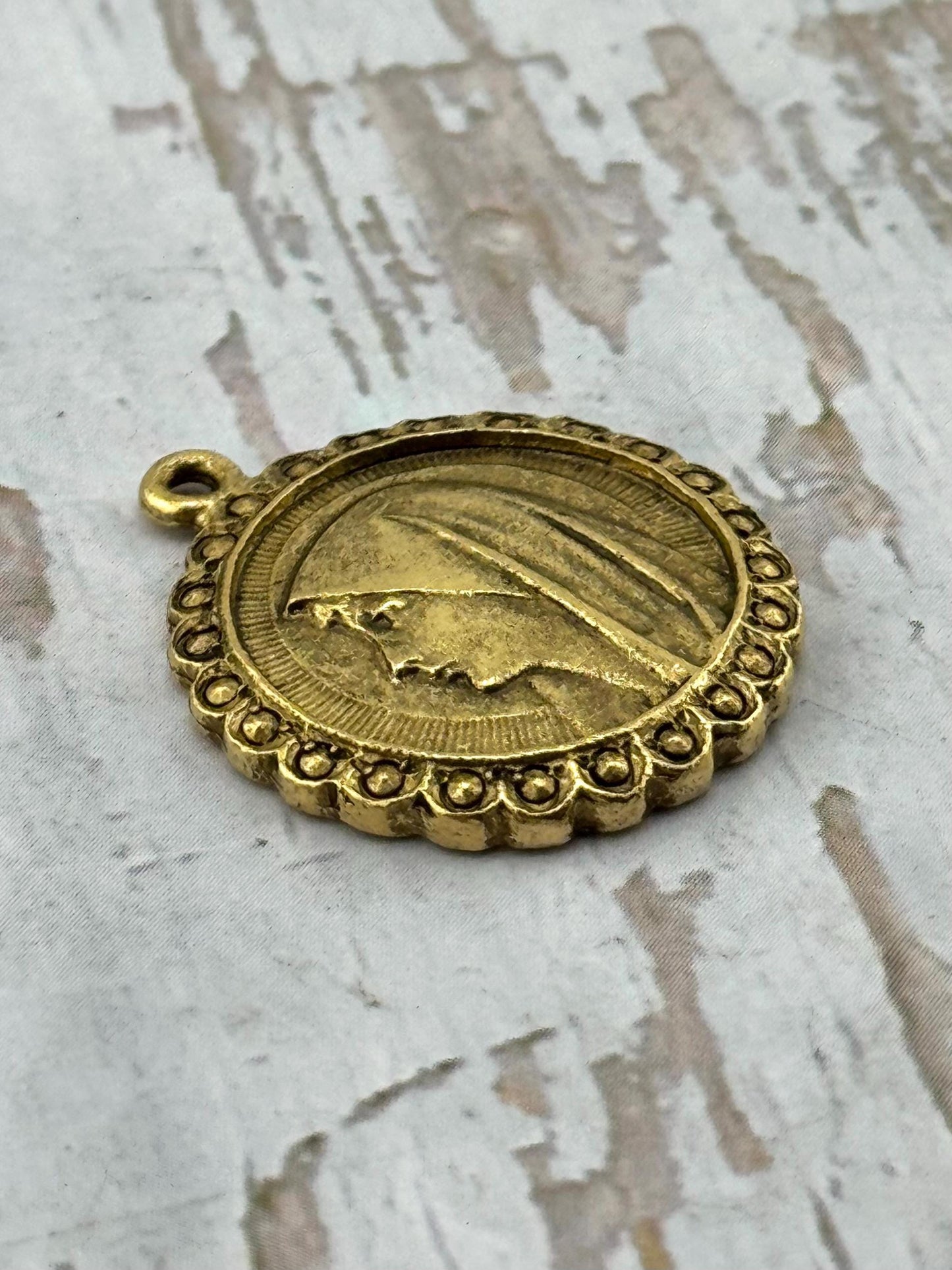 Médaille de la Vierge Marie Notre-Dame de Lourdes, en plaqué or 18 carats vieilli - AG002