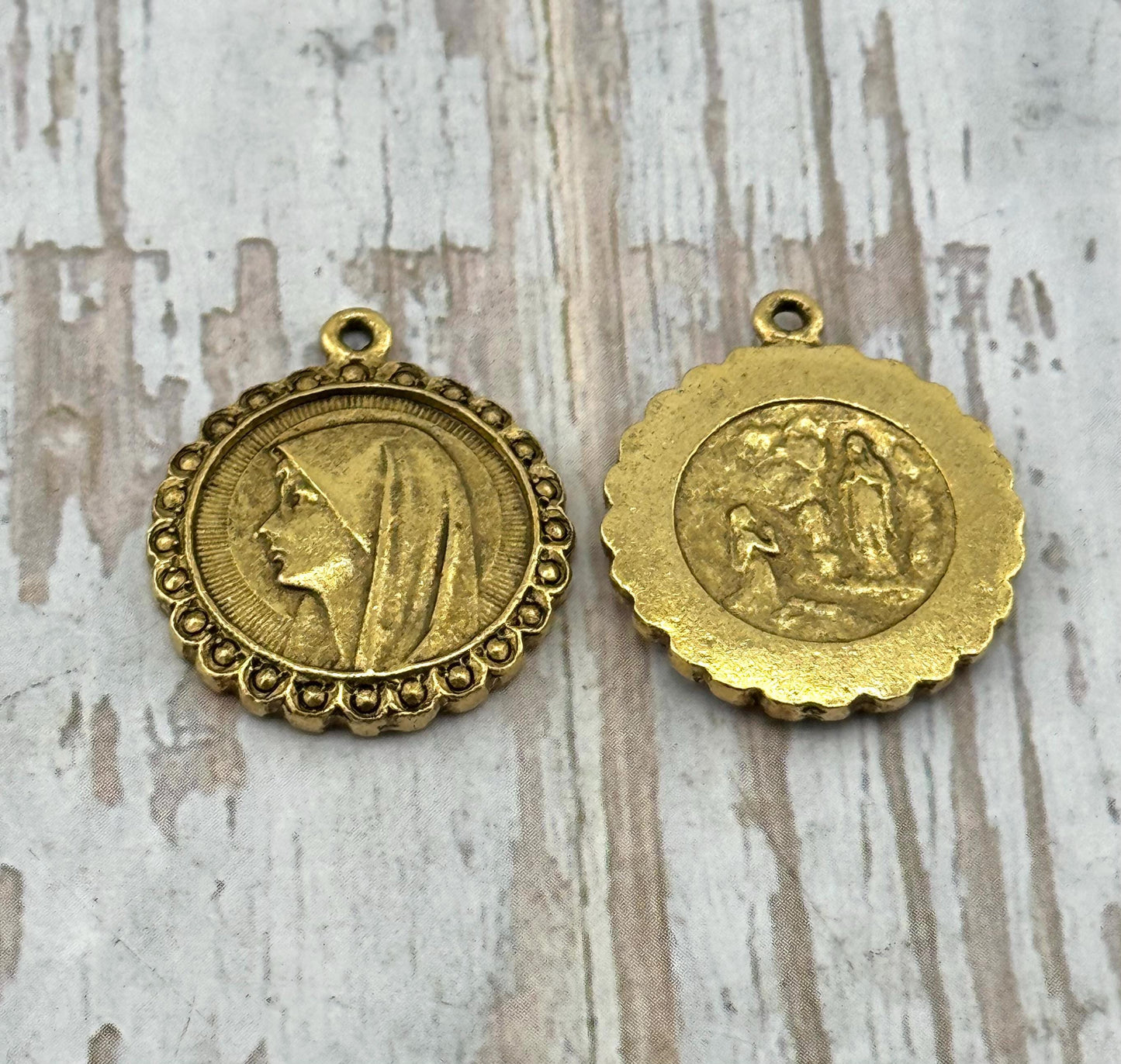 Médaille de la Vierge Marie Notre-Dame de Lourdes, en plaqué or 18 carats vieilli - AG002
