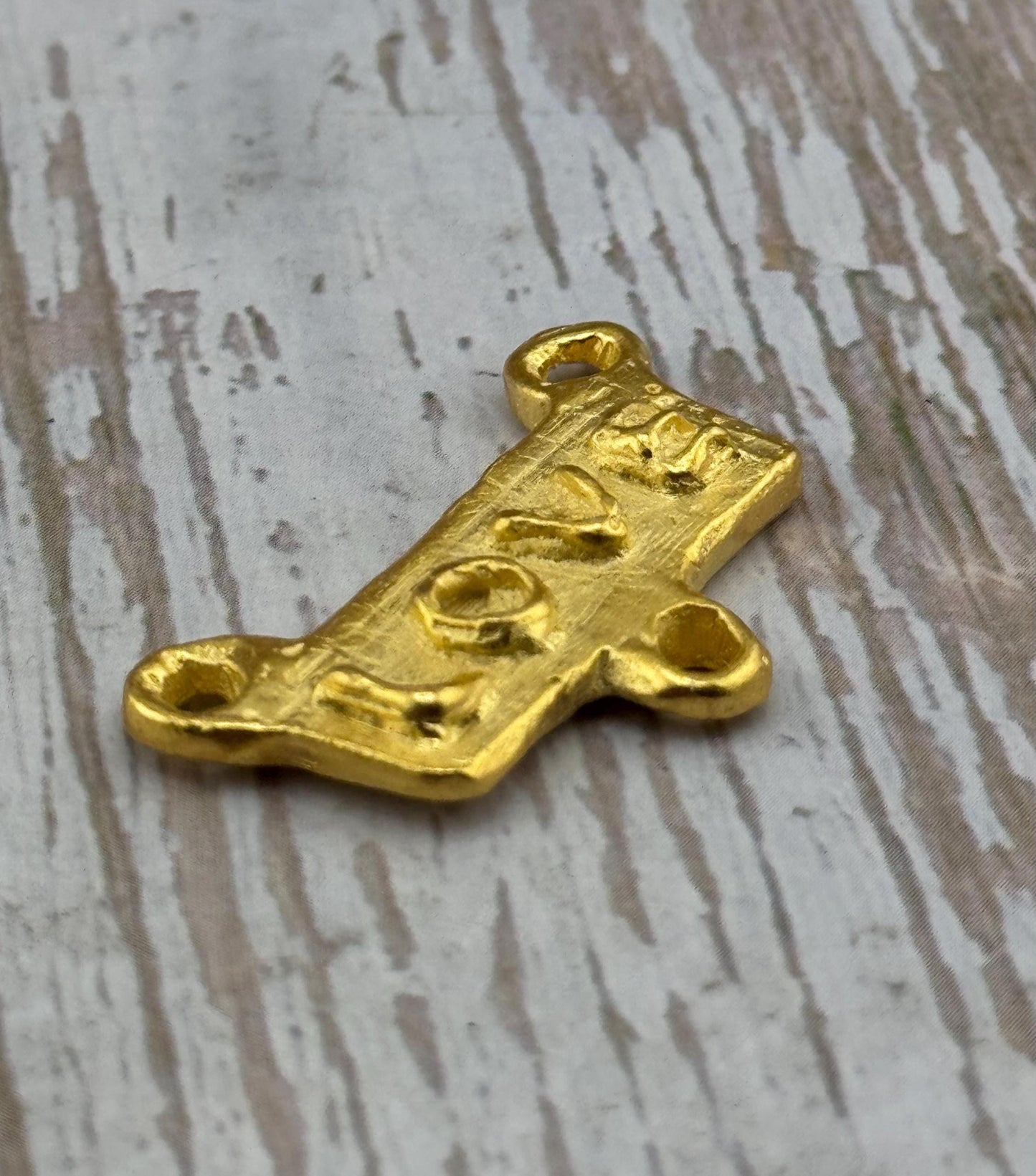 Connecteur de mot « Love », plaqué or 18 carats satiné – ST297