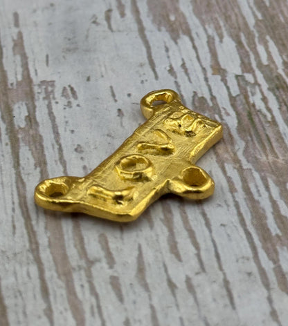 Connecteur de mot « Love », plaqué or 18 carats satiné – ST297