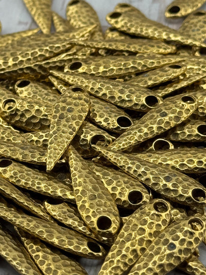 Larmes martelées, courbées et épineuses, plaqué or 18 carats vieilli - AG164