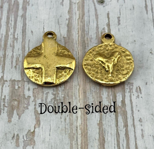 Colgante de Cruz y Corazón Martillados, Baño de Oro de 18k Envejecido - AG107