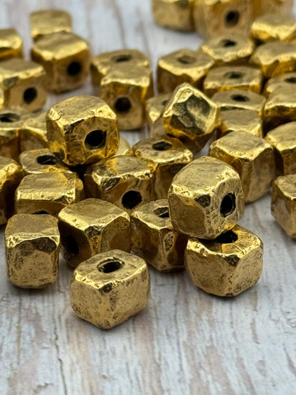 Entretoises carrées artisanales, plaqué or 18 carats vieilli - AG097