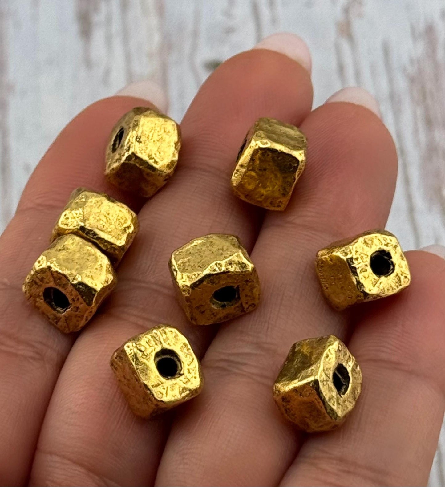 Entretoises carrées artisanales, plaqué or 18 carats vieilli - AG097