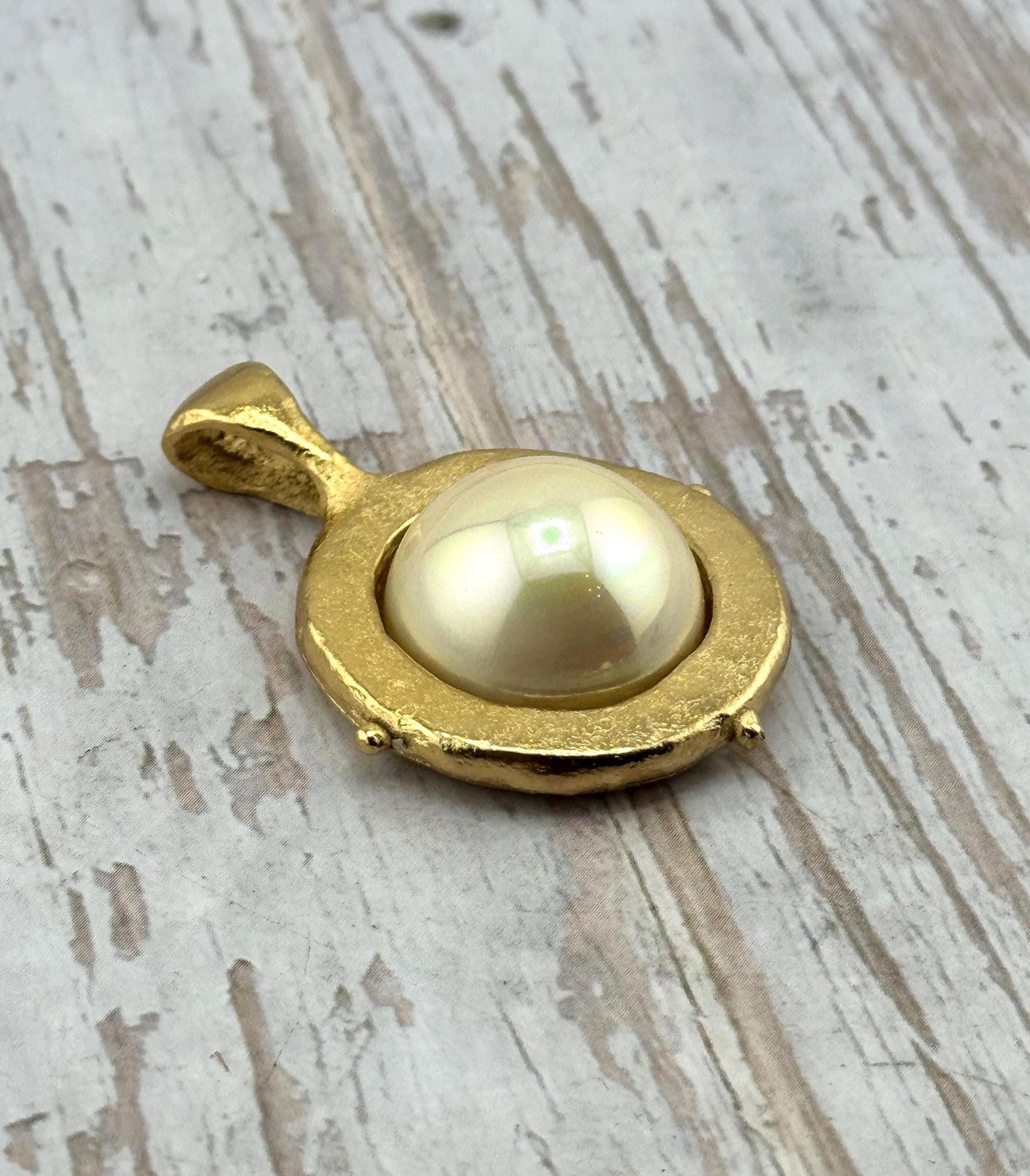 Grand Charm Perle AB, Plaqué Or 18k Vieilli - AG591