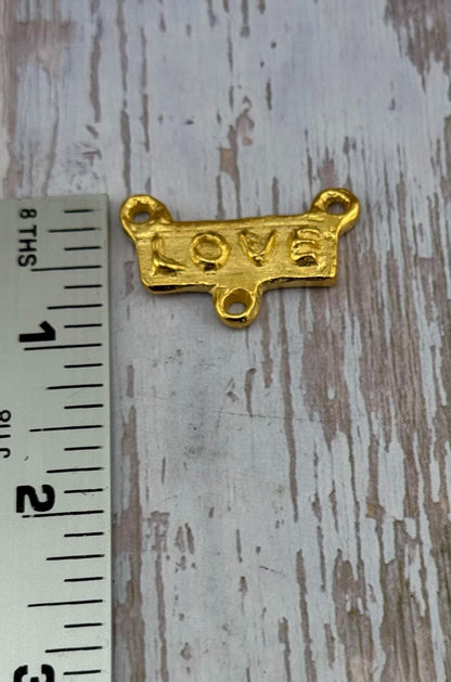 Connecteur de mot « Love », plaqué or 18 carats satiné – ST297