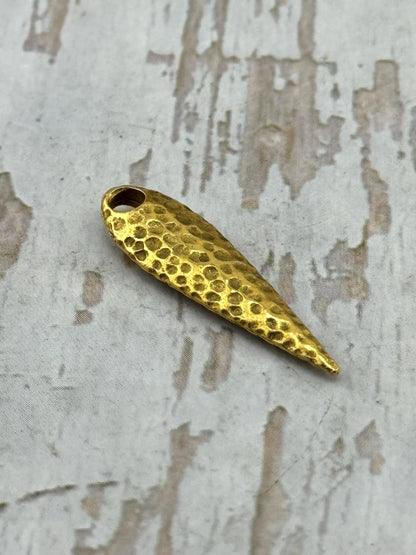 Larmes martelées, courbées et épineuses, plaqué or 18 carats vieilli - AG164