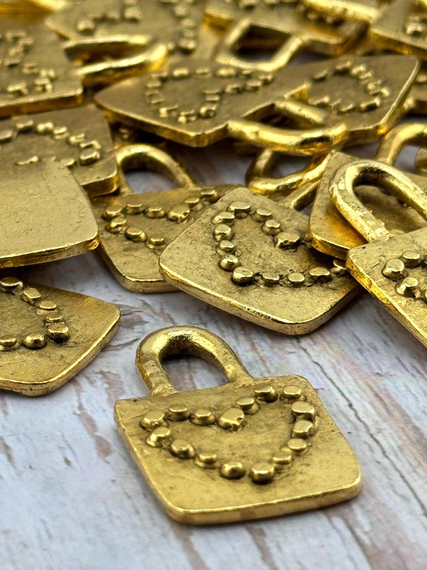 Grand pendentif Cœur Cadenas, Plaqué or 18 carats vieilli - AG115
