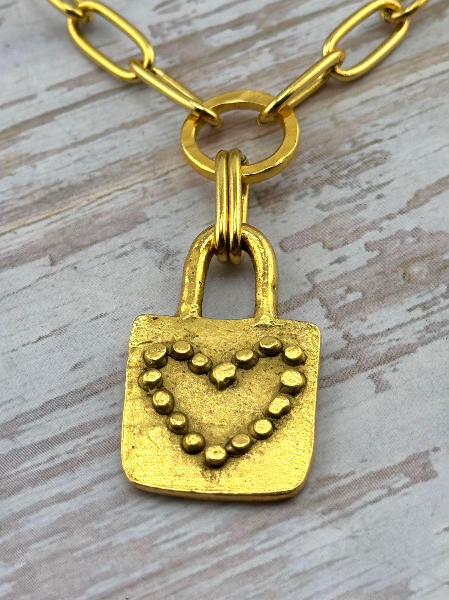 Grand pendentif Cœur Cadenas, Plaqué or 18 carats vieilli - AG115