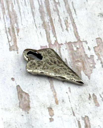 Pendentif cœur pointe de flèche, étain vieilli - PT491