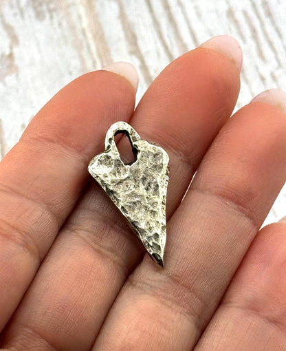 Pendentif cœur pointe de flèche, étain vieilli - PT491