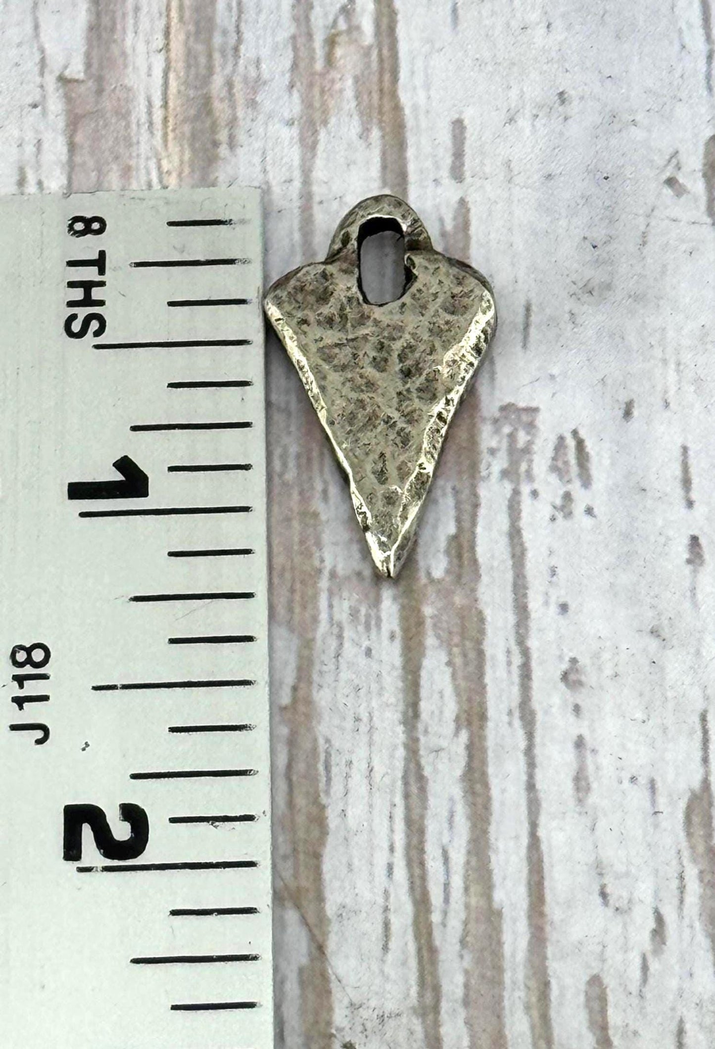 Pendentif cœur pointe de flèche, étain vieilli - PT491