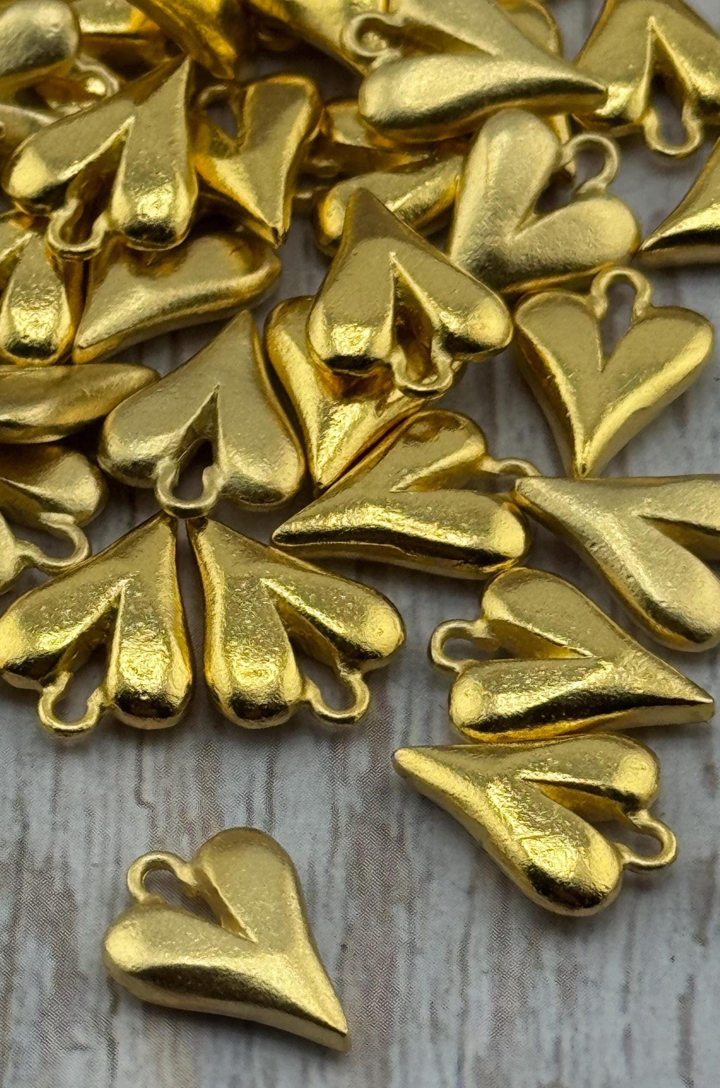 Petit pendentif cœur, plaqué or 18 carats, finition satinée - ST195